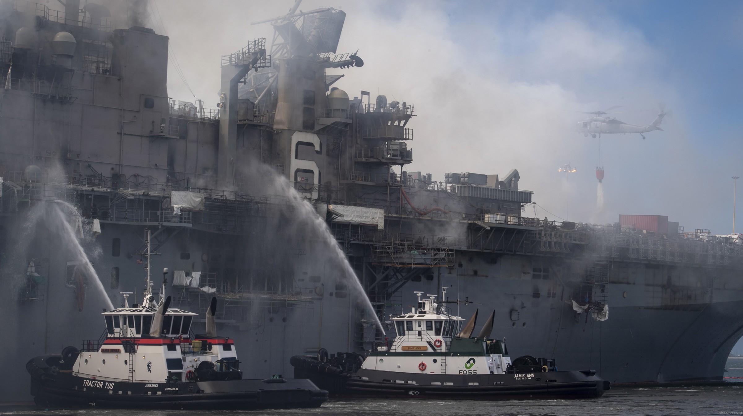 uss bonhomme richard lhd-6 fire naval base san diego amphibious assault landing ship helicopter dock 44