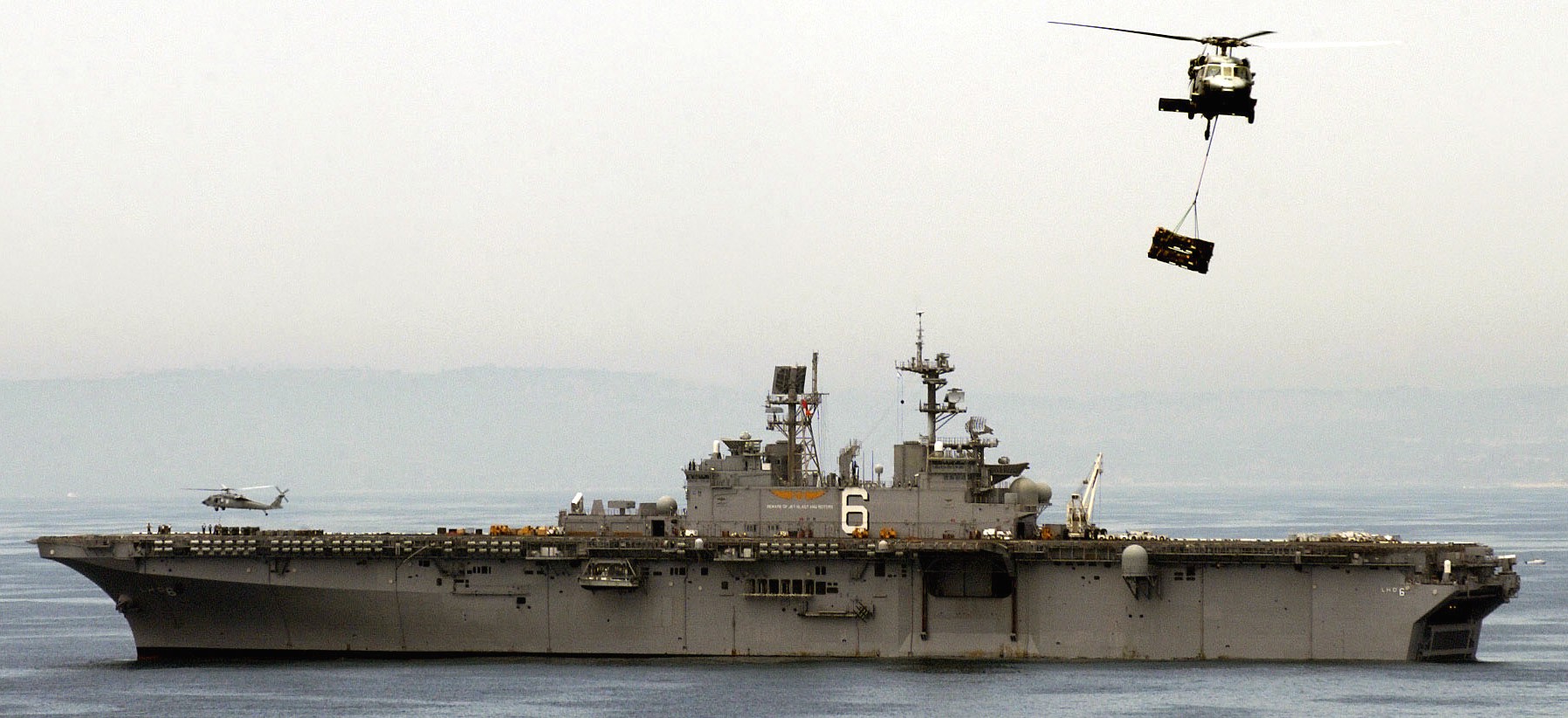 lhd-6 uss bonhomme richard amphibious assault ship landing helicopter dock wasp class 51