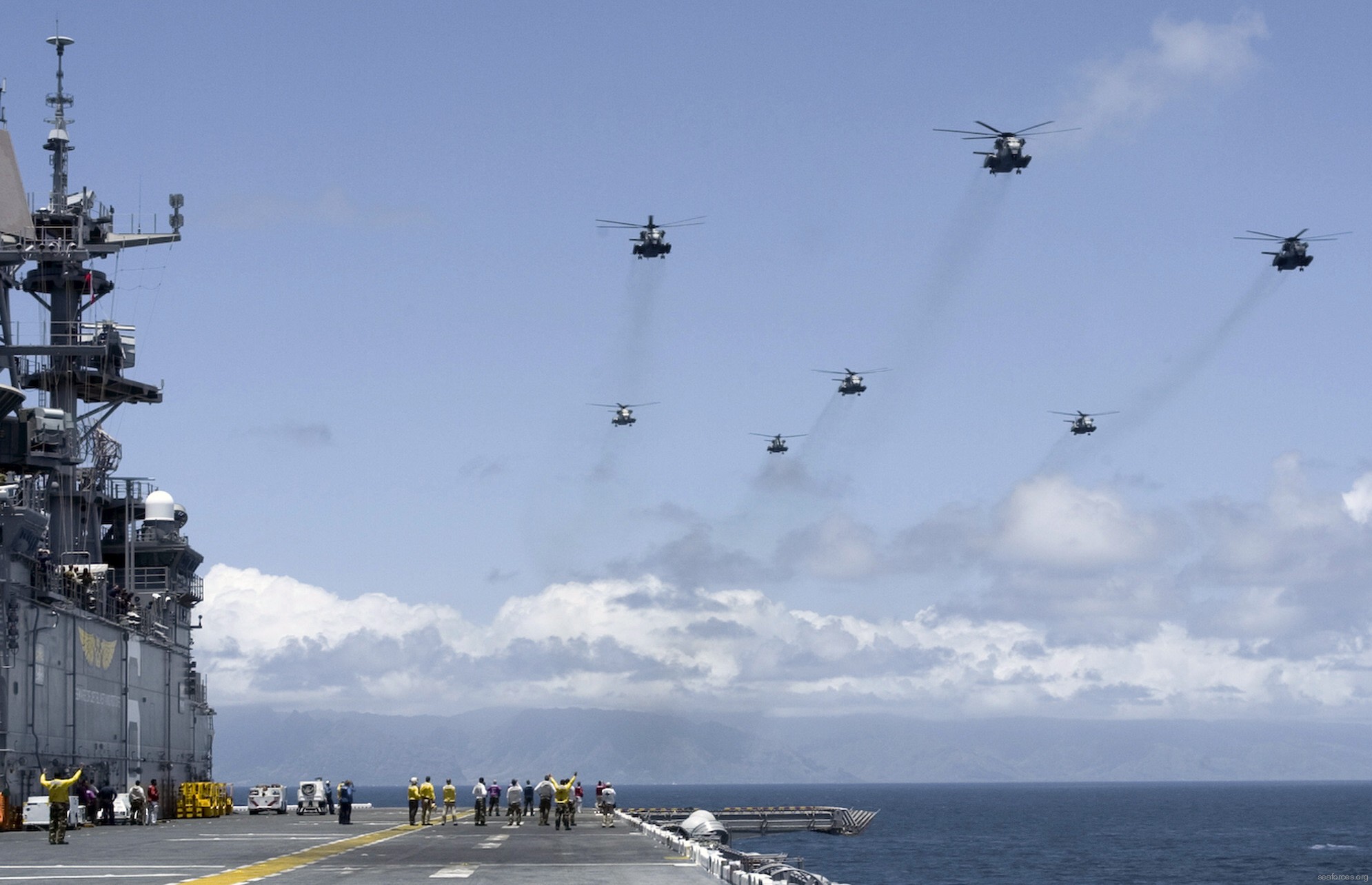 lhd-6 uss bonhomme richard amphibious assault ship landing helicopter dock wasp class 54 exercise rimpac