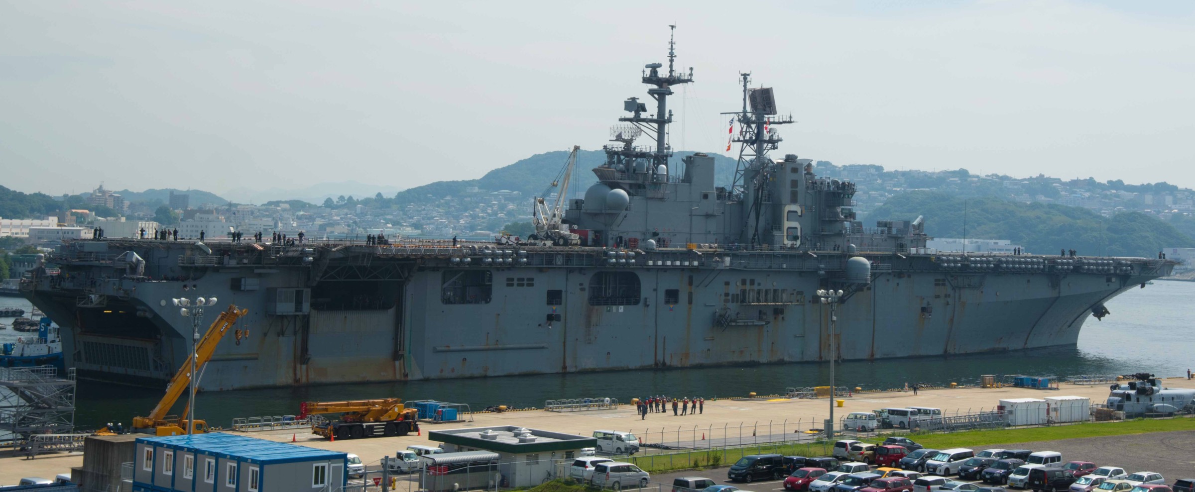 lhd-6 uss bonhomme richard amphibious assault ship landing helicopter dock wasp class 63 sasebo japan