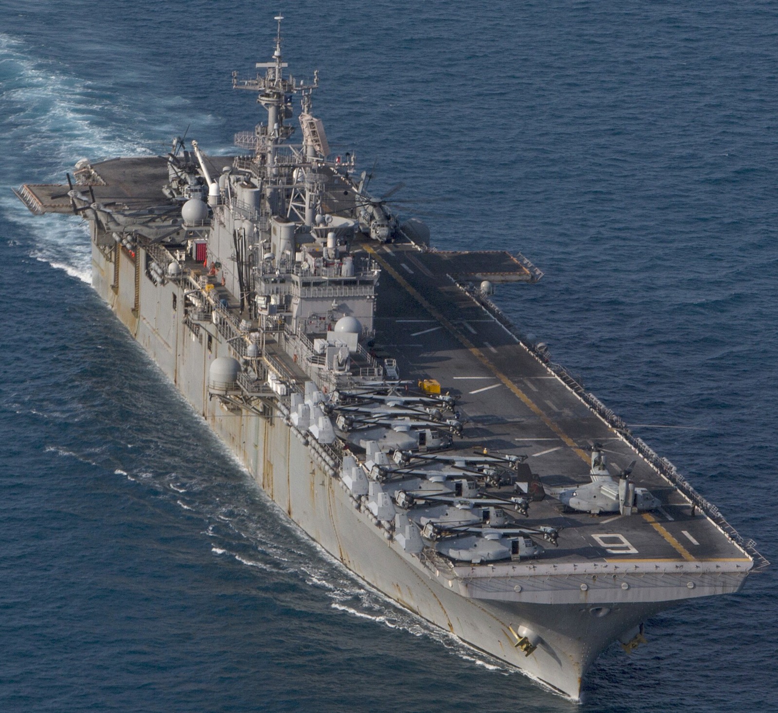 lhd-6 uss bonhomme richard amphibious assault ship landing helicopter dock wasp class us navy 64