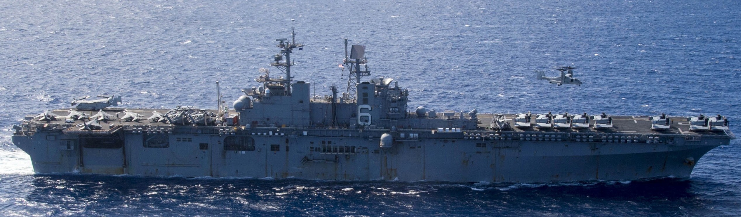 lhd-6 uss bonhomme richard amphibious assault ship landing helicopter dock wasp class 77