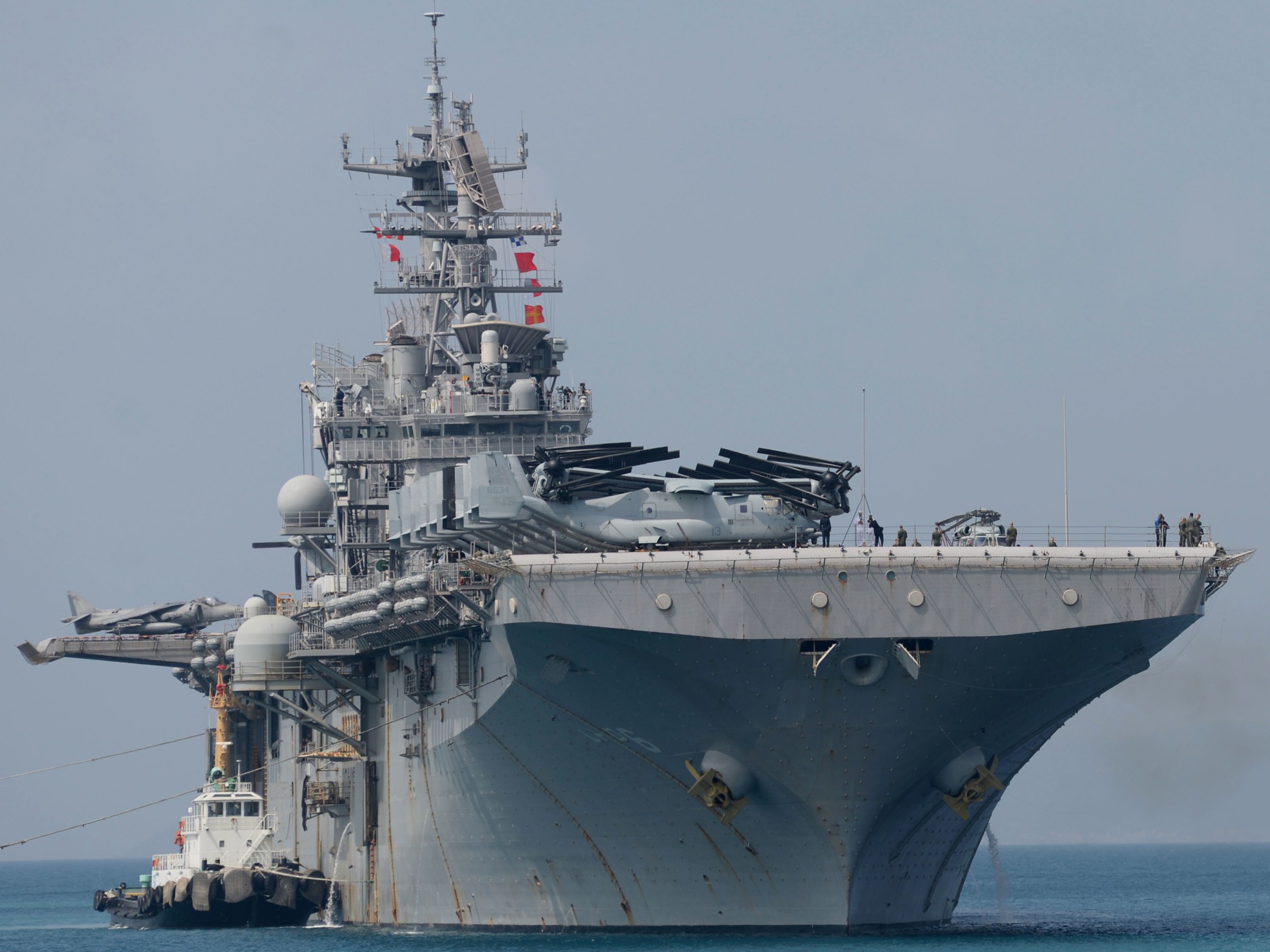 lhd-6 uss bonhomme richard amphibious assault ship landing helicopter dock wasp class us navy white beach okinawa 88