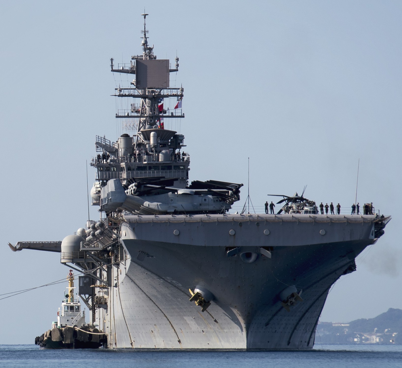 lhd-6 uss bonhomme richard amphibious assault ship landing helicopter dock wasp class 96 white beach okinawa