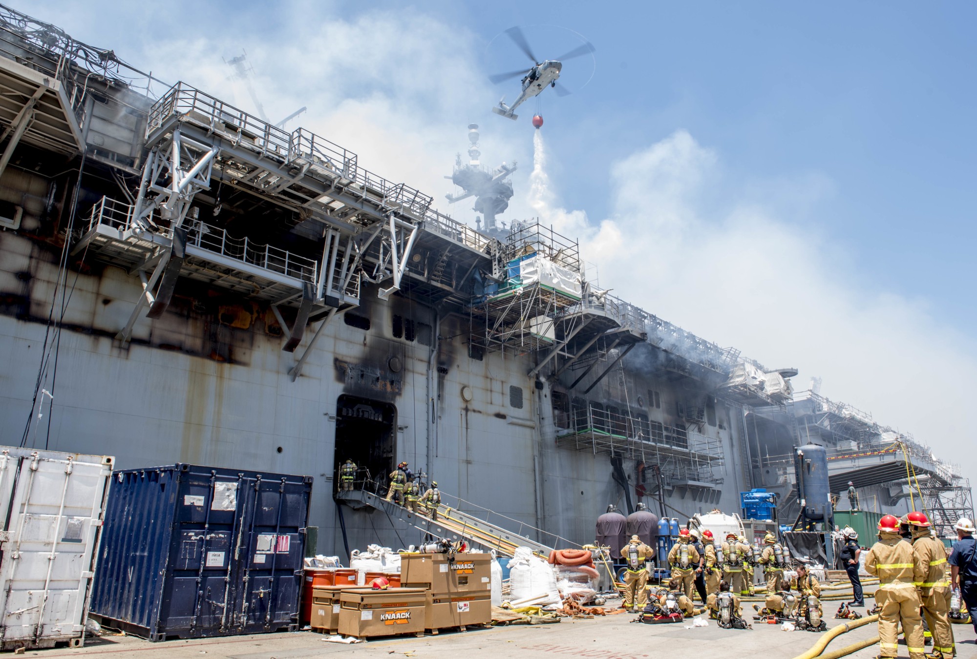 uss bonhomme richard lhd-6 fire naval base san diego amphibious assault landing ship helicopter dock 99