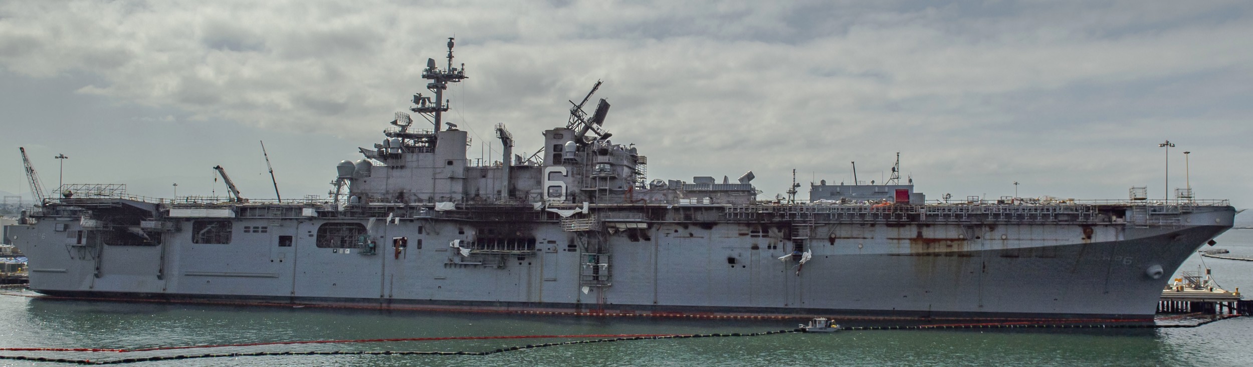 uss bonhomme richard lhd-6 fire naval base san diego amphibious assault landing ship helicopter dock 115