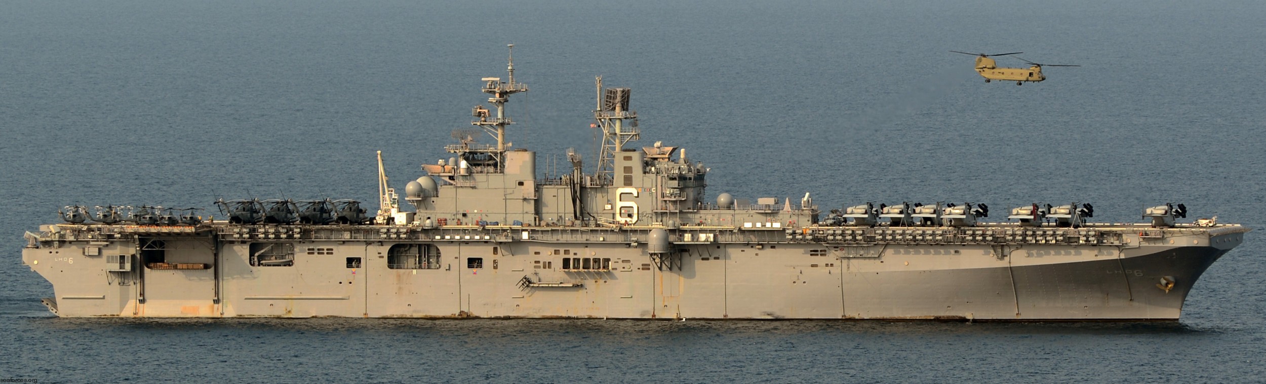 lhd-6 uss bonhomme richard amphibious assault ship landing helicopter dock wasp class 162