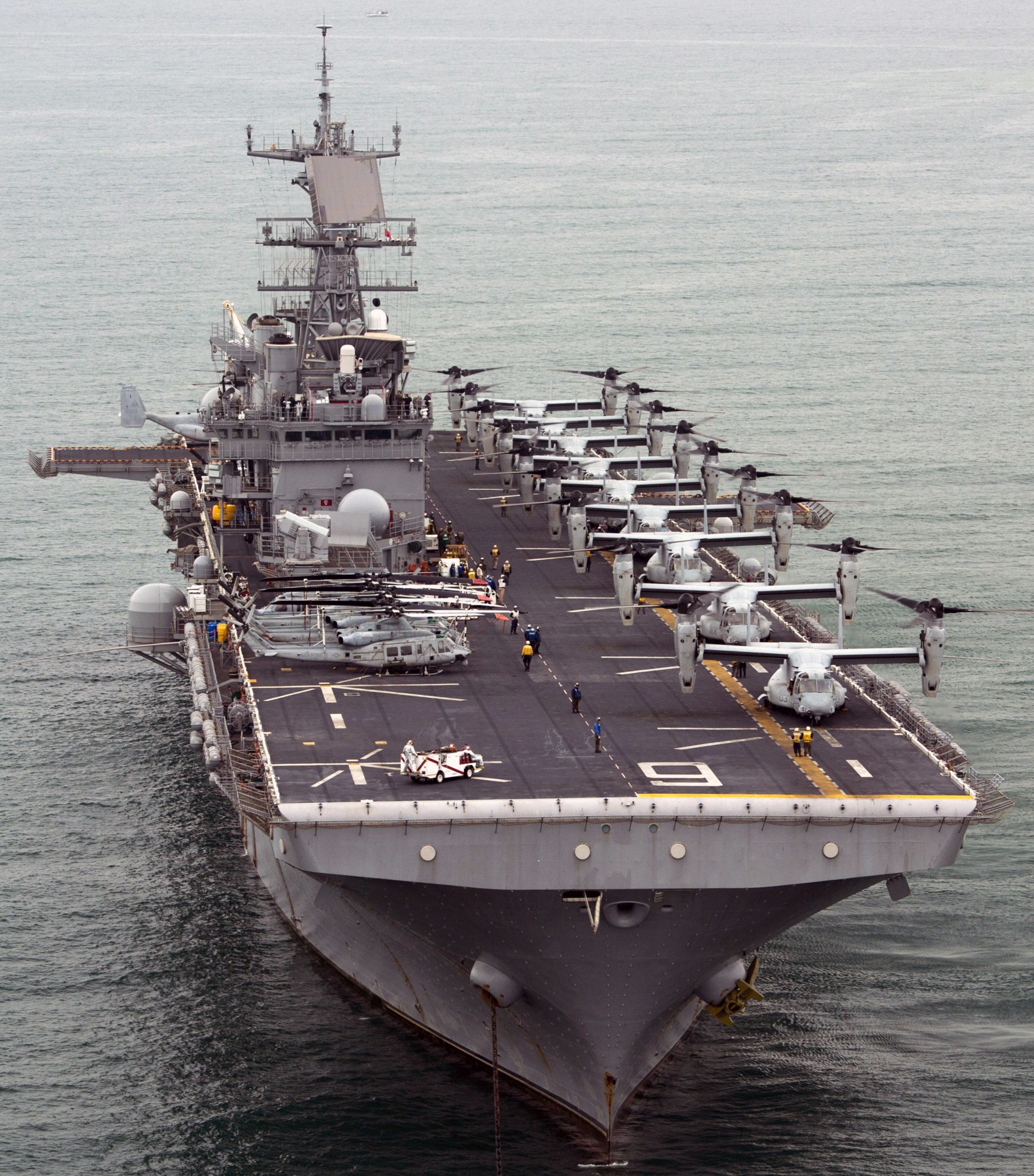 lhd-6 uss bonhomme richard amphibious assault ship landing helicopter dock wasp class us navy 270