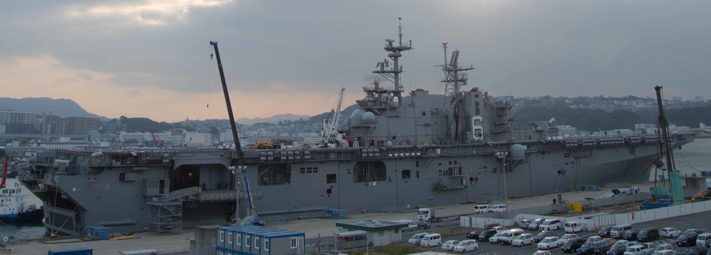 lhd-6 uss bonhomme richard amphibious assault ship landing helicopter dock wasp class us navy sasebo 285