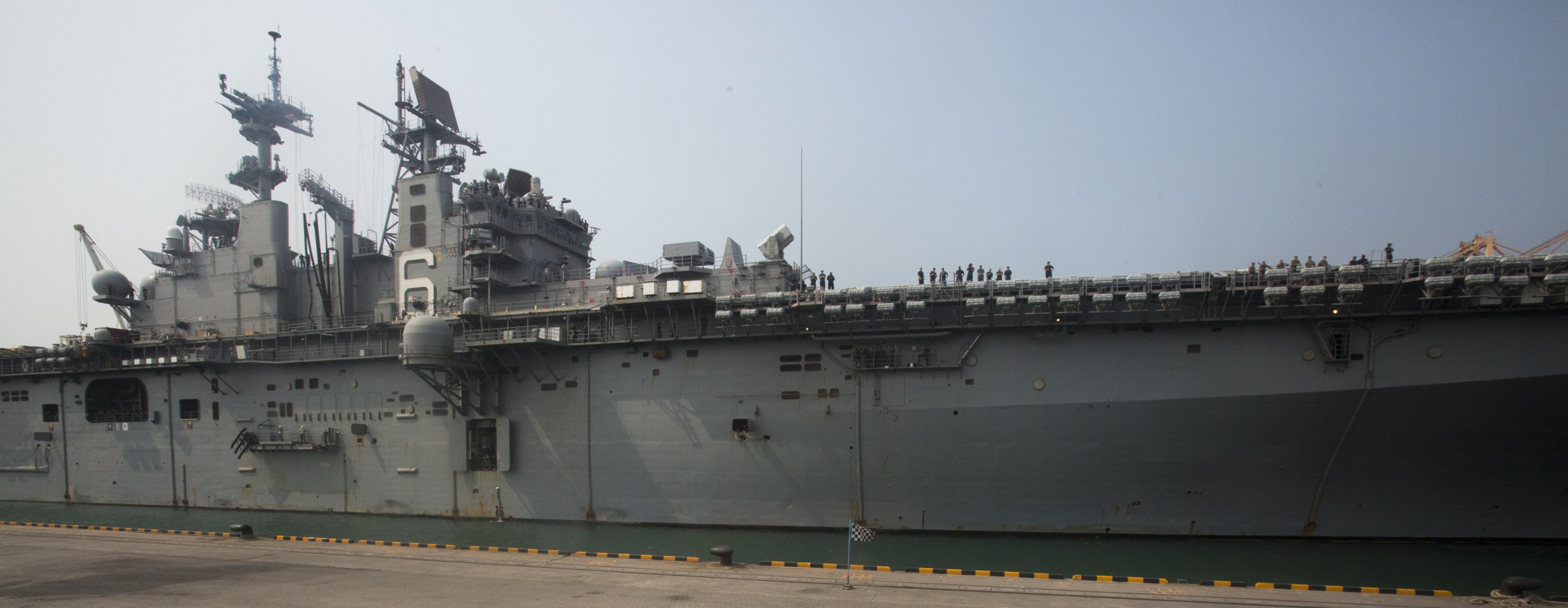 lhd-6 uss bonhomme richard amphibious assault ship landing helicopter dock wasp class us navy laem chabang thailand 286