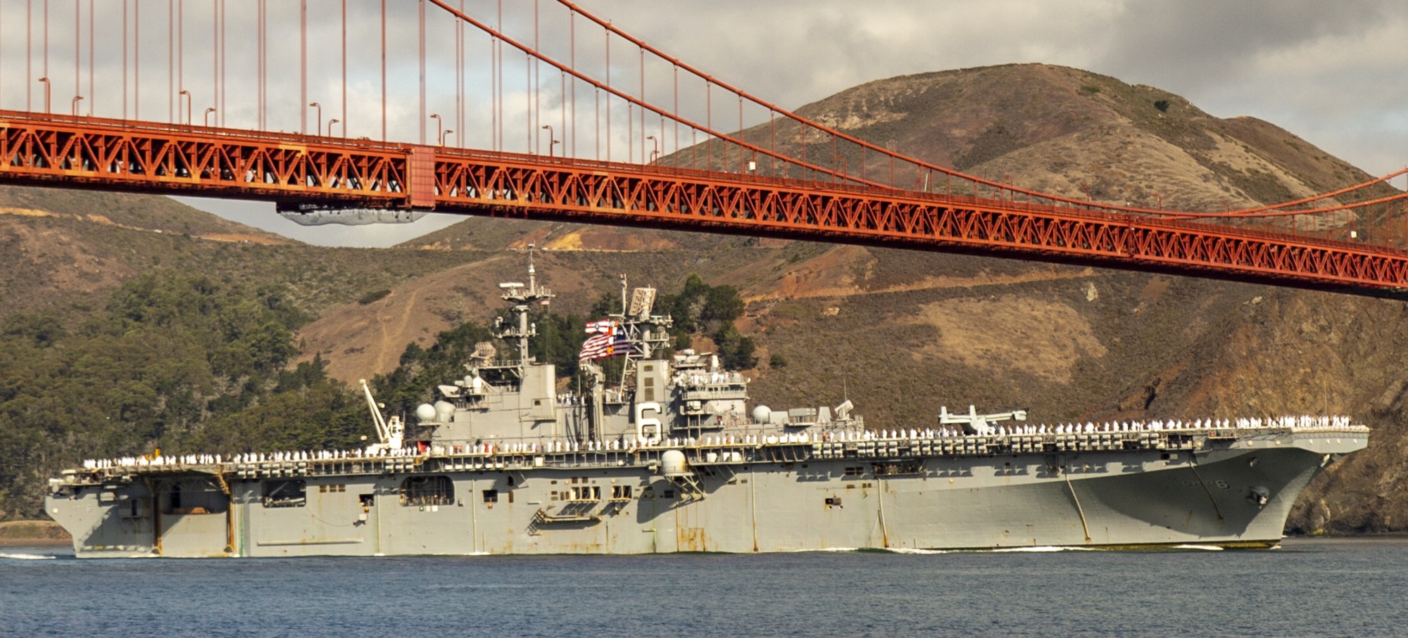 lhd-6 uss bonhomme richard amphibious assault ship landing helicopter dock wasp class us navy san francisco fleet week 2018 288