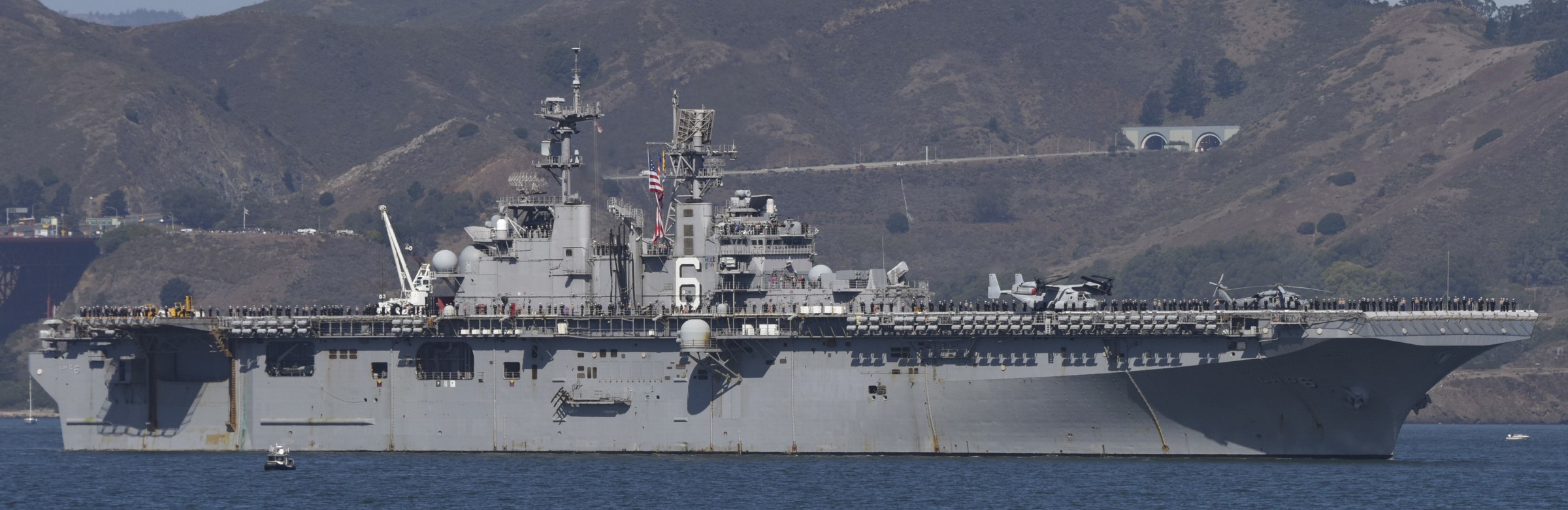 lhd-6 uss bonhomme richard amphibious assault ship landing helicopter dock wasp class  san francisco fleet week 190