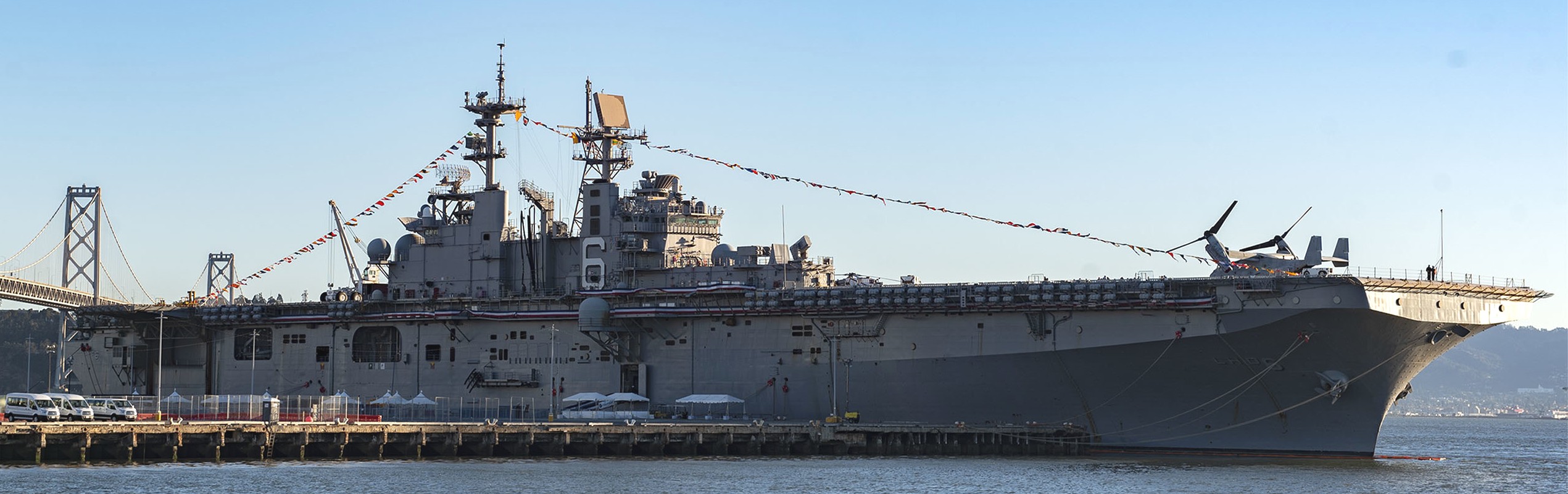 lhd-6 uss bonhomme richard amphibious assault ship landing helicopter dock wasp class us navy san francisco fleet week 291