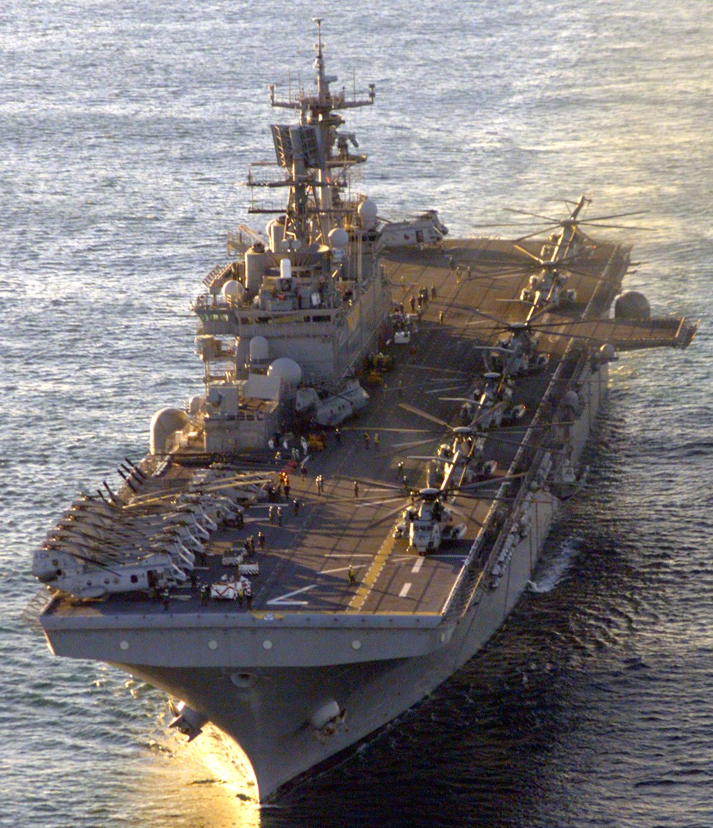 lhd-7 uss iwo jima wasp class amphibious assault ship dock landing helicopter us navy hmm-264 marines 09