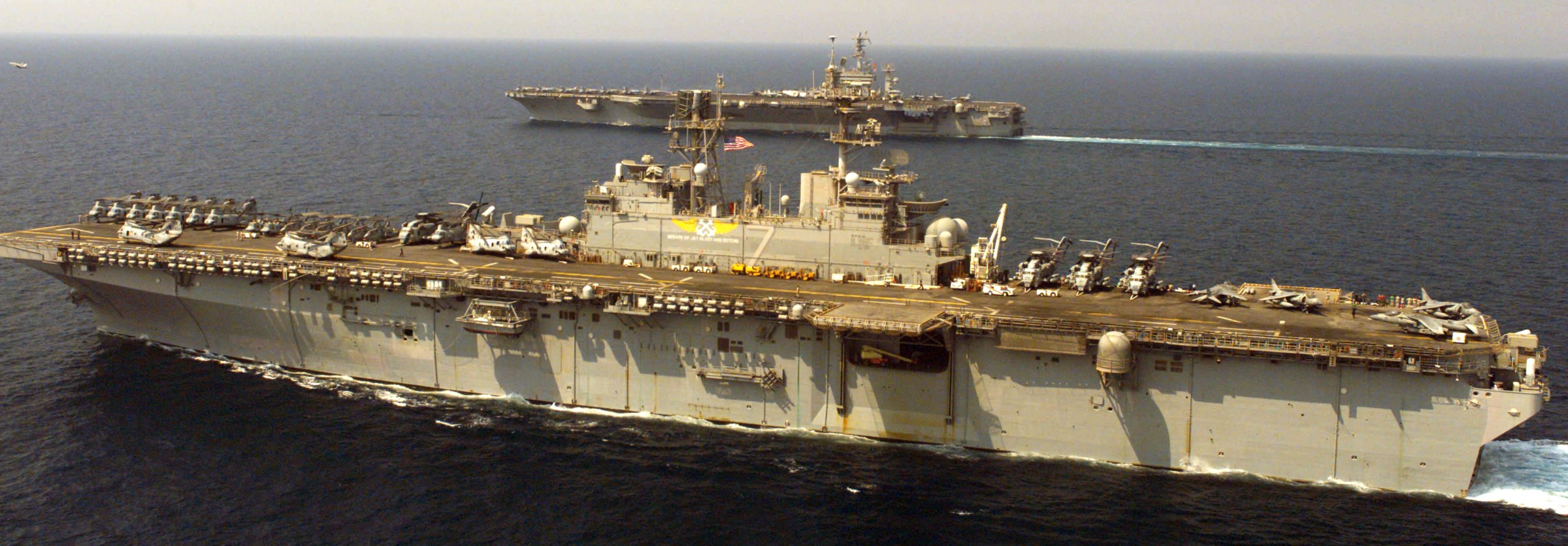 lhd-7 uss iwo jima wasp class amphibious assault ship dock landing helicopter us navy hmm-264 marines arabian gulf 2003 13