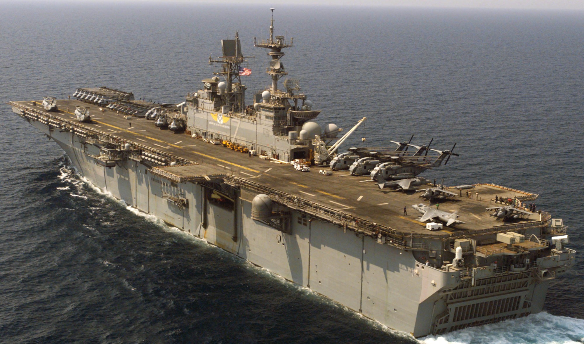 lhd-7 uss iwo jima wasp class amphibious assault ship dock landing helicopter us navy hmm-264 marines arabian gulf 16