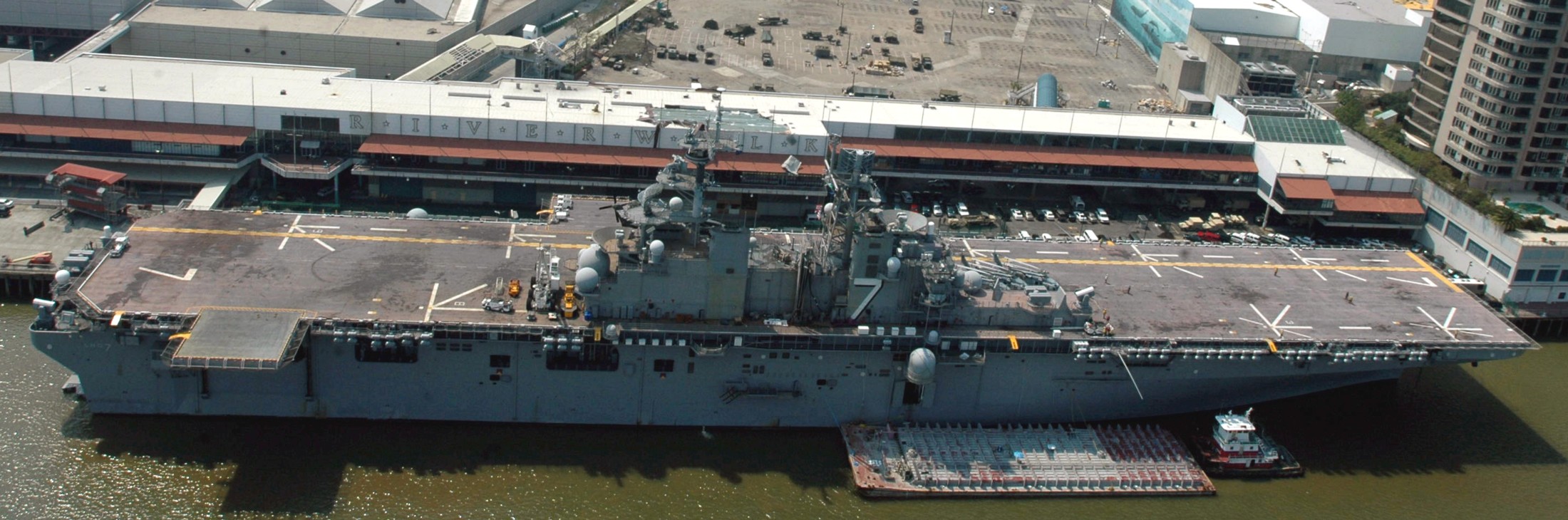 lhd-7 uss iwo jima wasp class amphibious assault ship dock landing helicopter us navy new orleans 2005 22