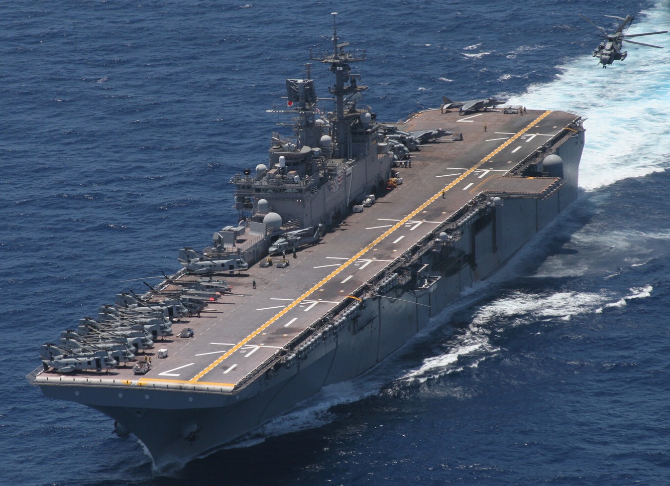 lhd-7 uss iwo jima wasp class amphibious assault ship dock landing helicopter us navy hmm-365 marines 23