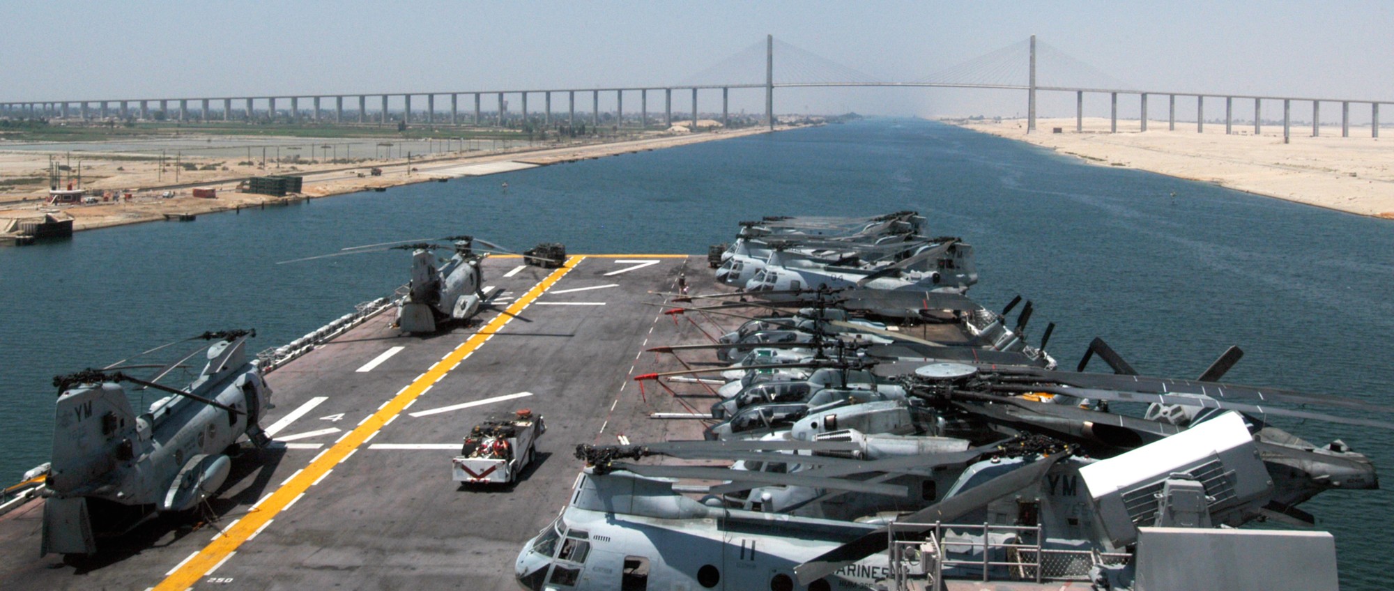lhd-7 uss iwo jima wasp class amphibious assault ship dock landing helicopter us navy hmm-365 marines suez canal 26