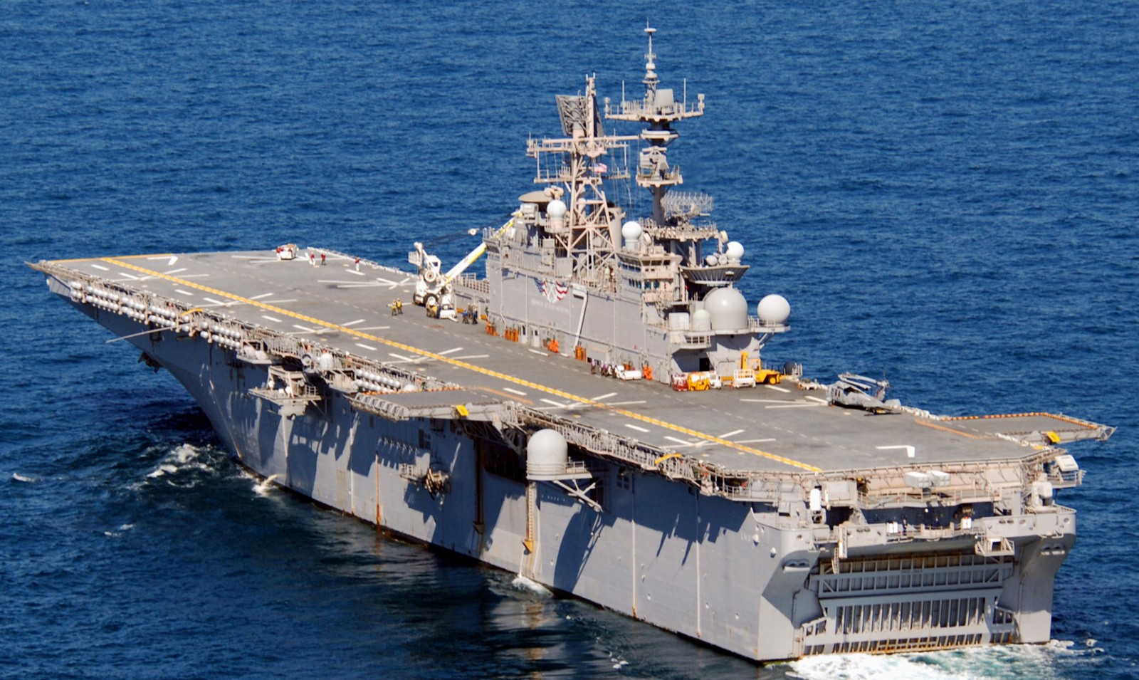 lhd-7 uss iwo jima wasp class amphibious assault ship dock landing helicopter us navy 36