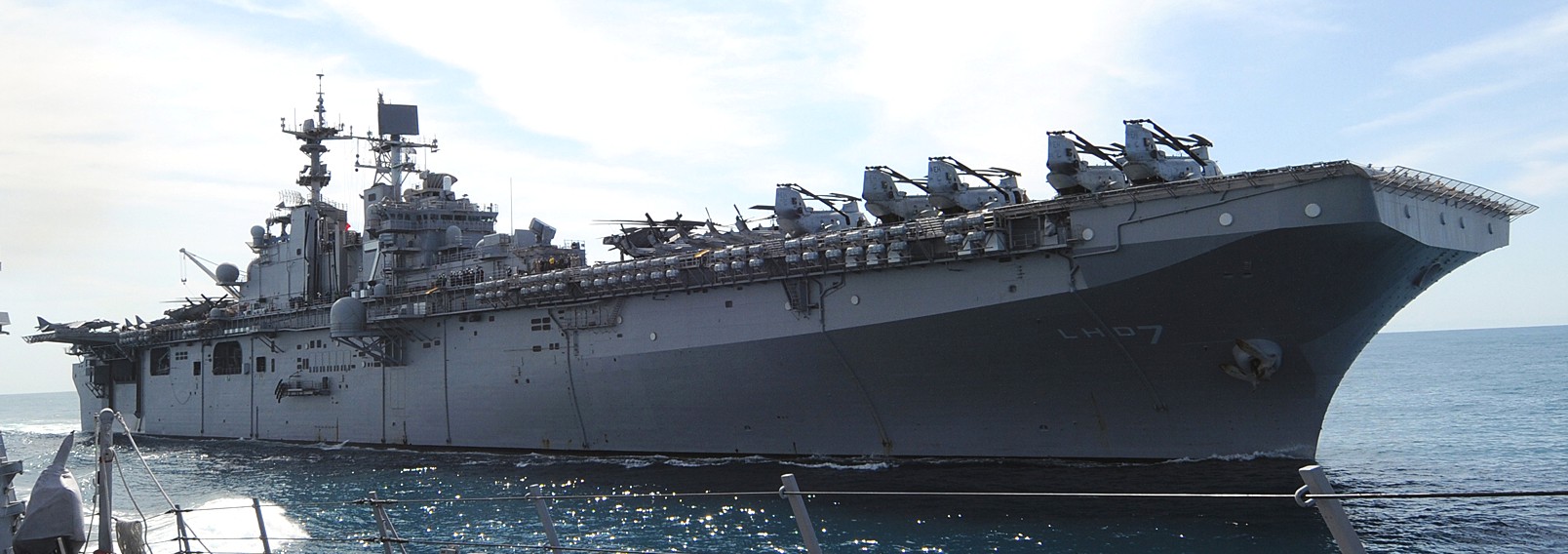 lhd-7 uss iwo jima wasp class amphibious assault ship dock landing helicopter us navy hmm-264 marines 38