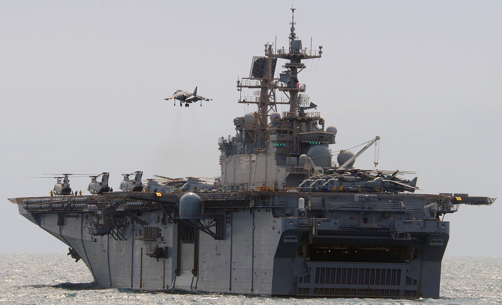 lhd-7 uss iwo jima wasp class amphibious assault ship dock landing helicopter us navy hmm-264 marines comptuex 39