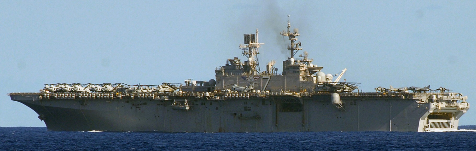 lhd-7 uss iwo jima wasp class amphibious assault ship dock landing helicopter us navy hmm-264 marines 41