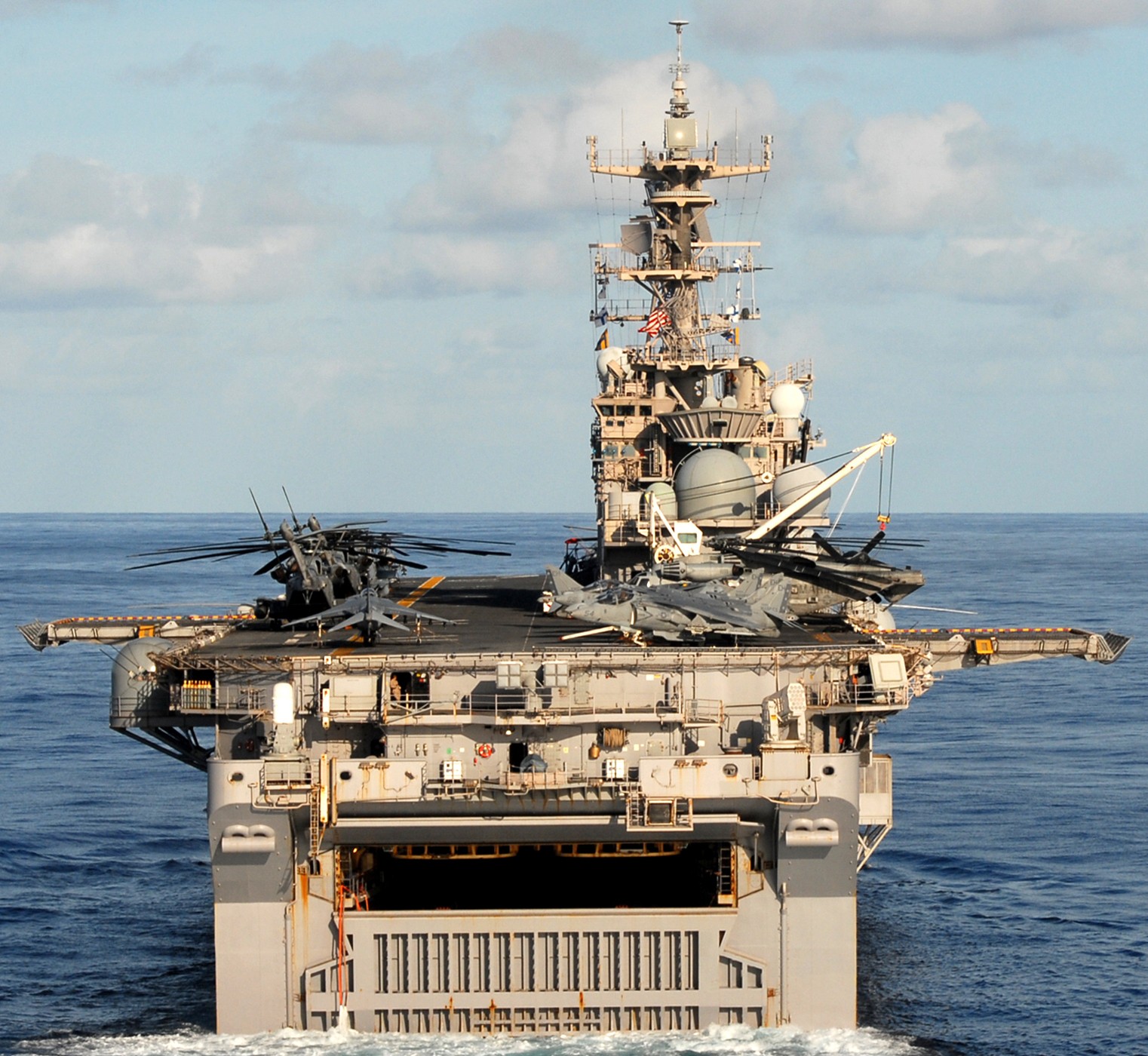 lhd-7 uss iwo jima wasp class amphibious assault ship dock landing helicopter us navy hmm-264 marines 45