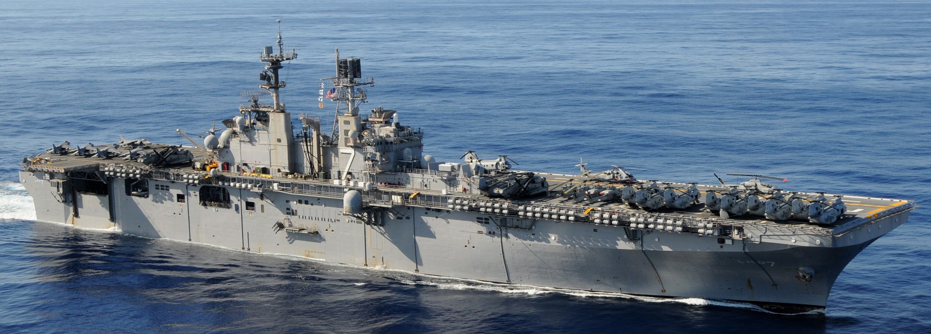 lhd-7 uss iwo jima wasp class amphibious assault ship dock landing helicopter us navy hmm-264 marines 46