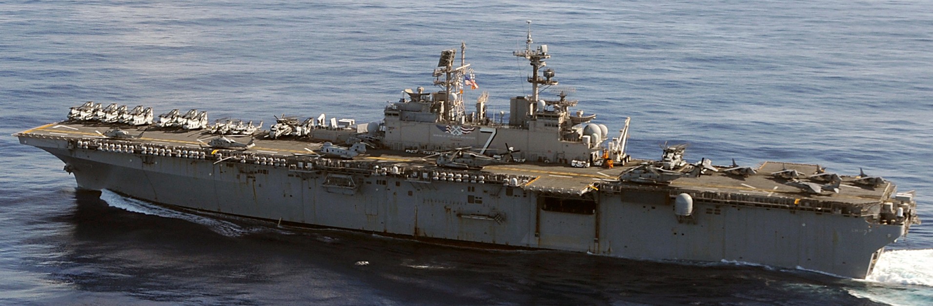 lhd-7 uss iwo jima wasp class amphibious assault ship dock landing helicopter us navy hmm-264 marines 47