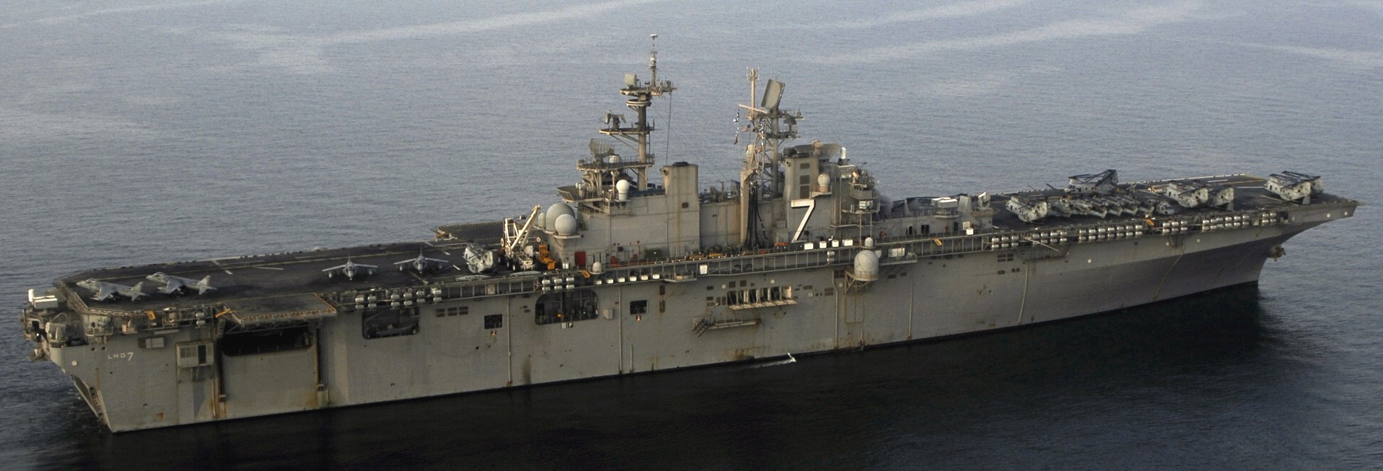 lhd-7 uss iwo jima wasp class amphibious assault ship dock landing helicopter us navy hmm-264 marines 54