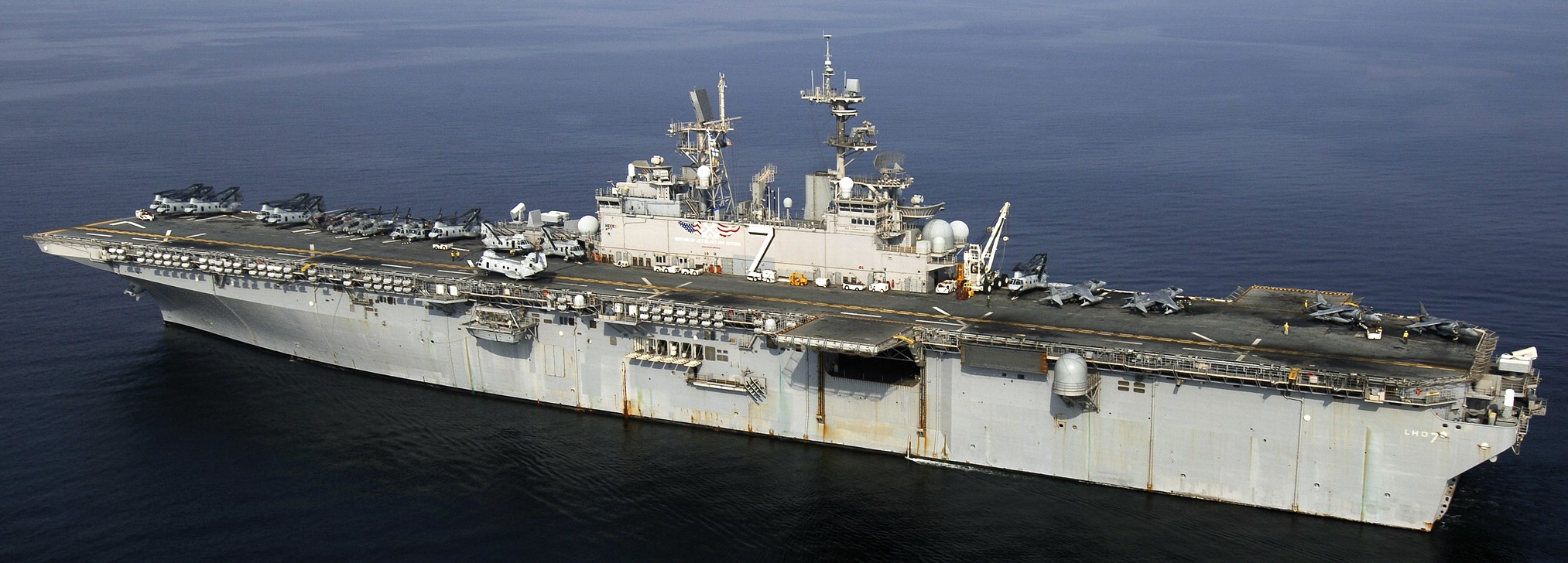 lhd-7 uss iwo jima wasp class amphibious assault ship dock landing helicopter us navy hmm-264 marines 55