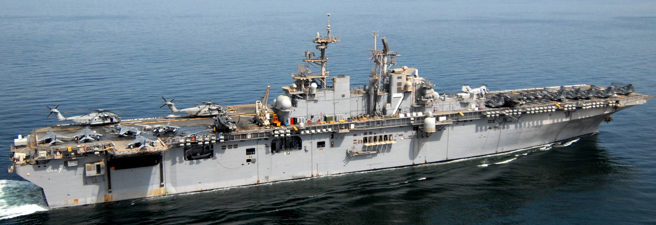lhd-7 uss iwo jima wasp class amphibious assault ship dock landing helicopter us navy hmm-264 marines gulf oman 66