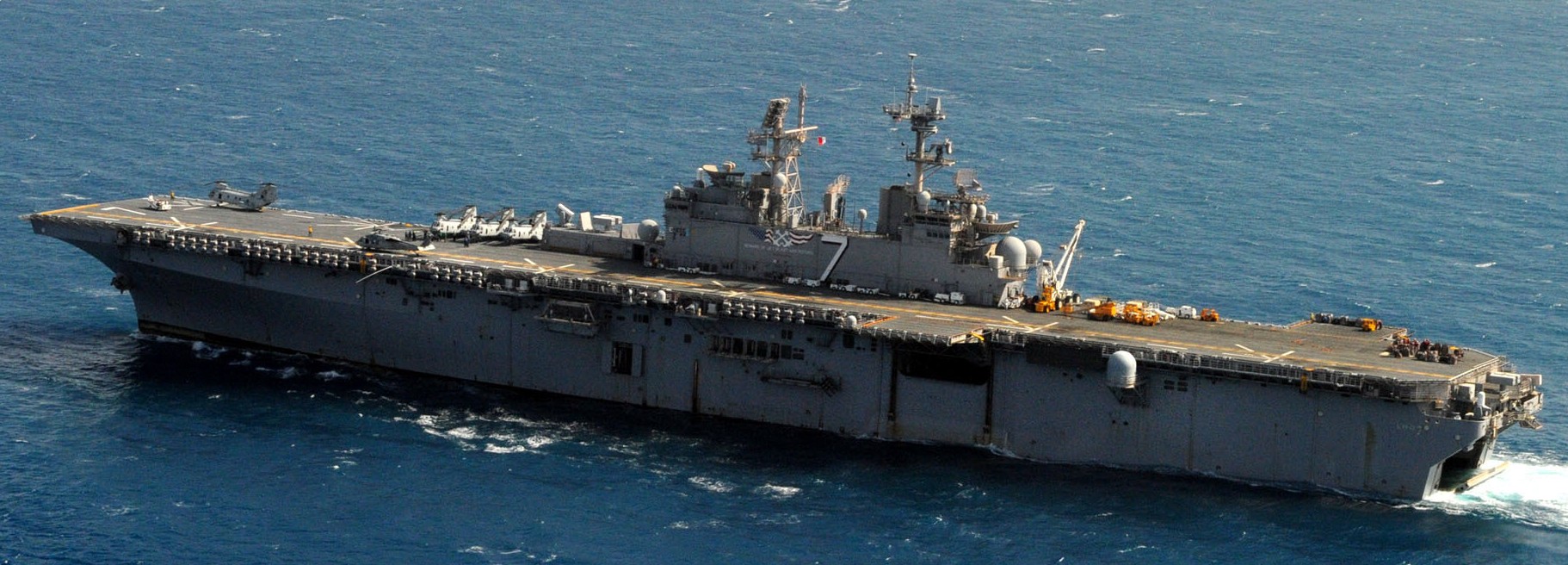 lhd-7 uss iwo jima wasp class amphibious assault ship dock landing helicopter hmm-774 marines 83