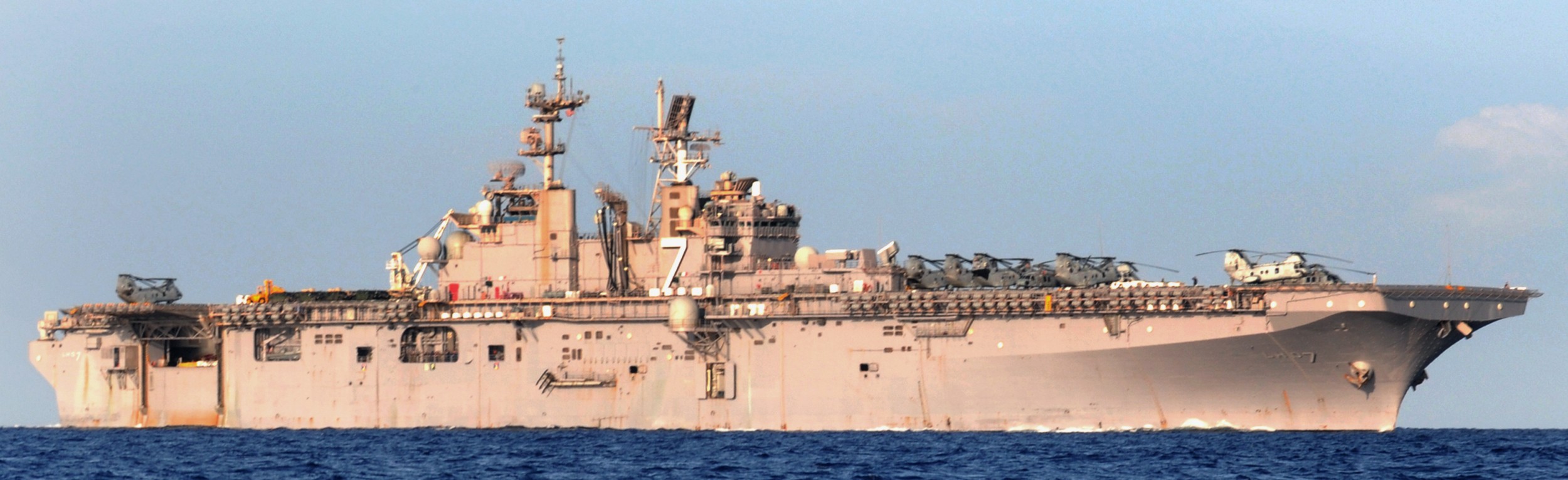 lhd-7 uss iwo jima wasp class amphibious assault ship dock landing helicopter hmm-774 marines 86