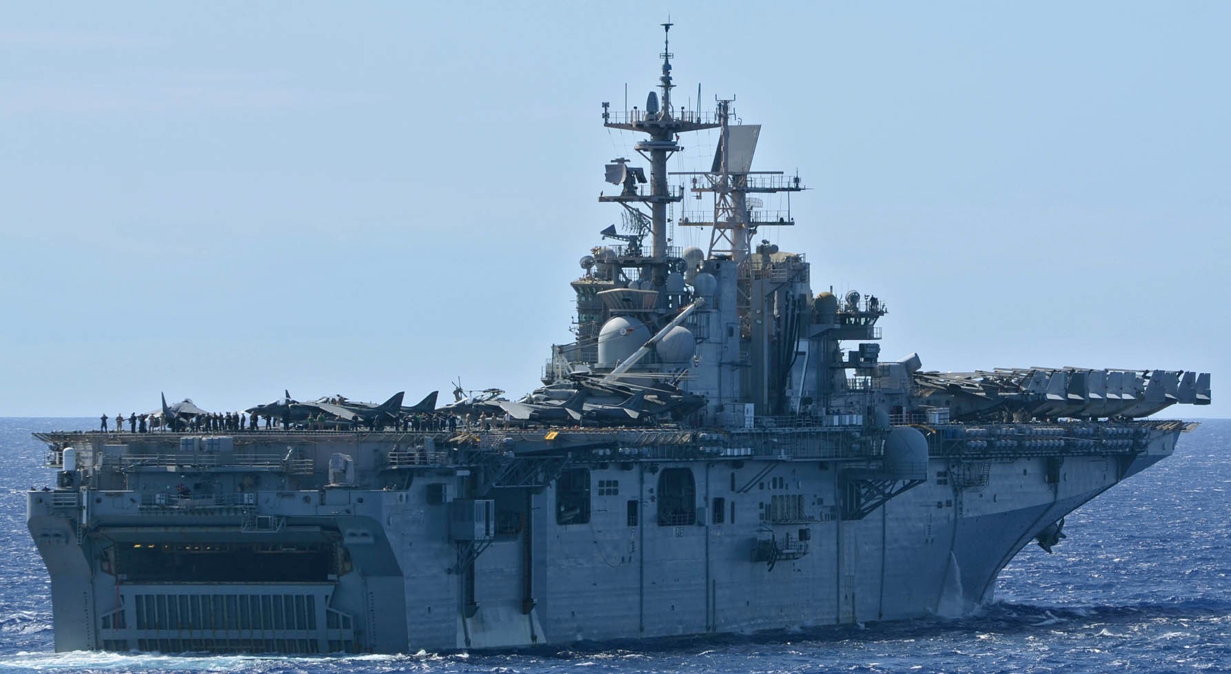 lhd-7 uss iwo jima wasp class amphibious assault ship dock landing helicopter us navy vmm-261 marines 102