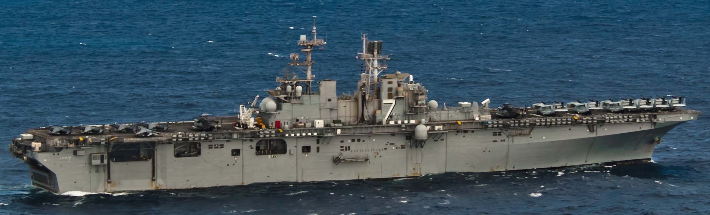 lhd-7 uss iwo jima wasp class amphibious assault ship dock landing helicopter us navy vmm-261 marines 104