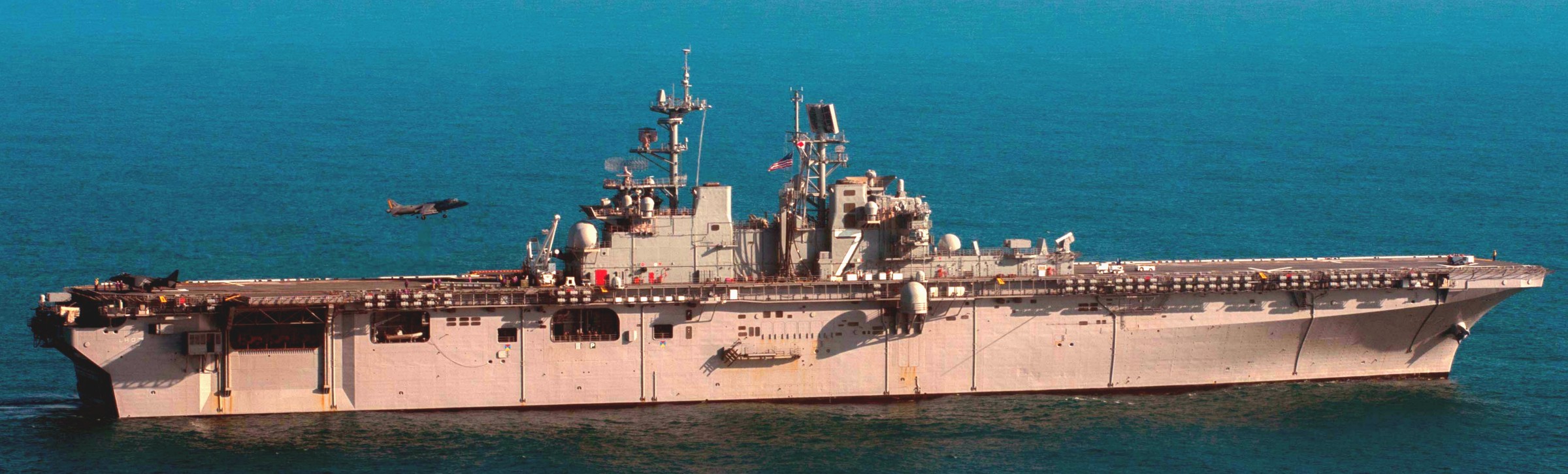 lhd-7 uss iwo jima wasp class amphibious assault ship dock landing helicopter us navy av-8b harrier 114