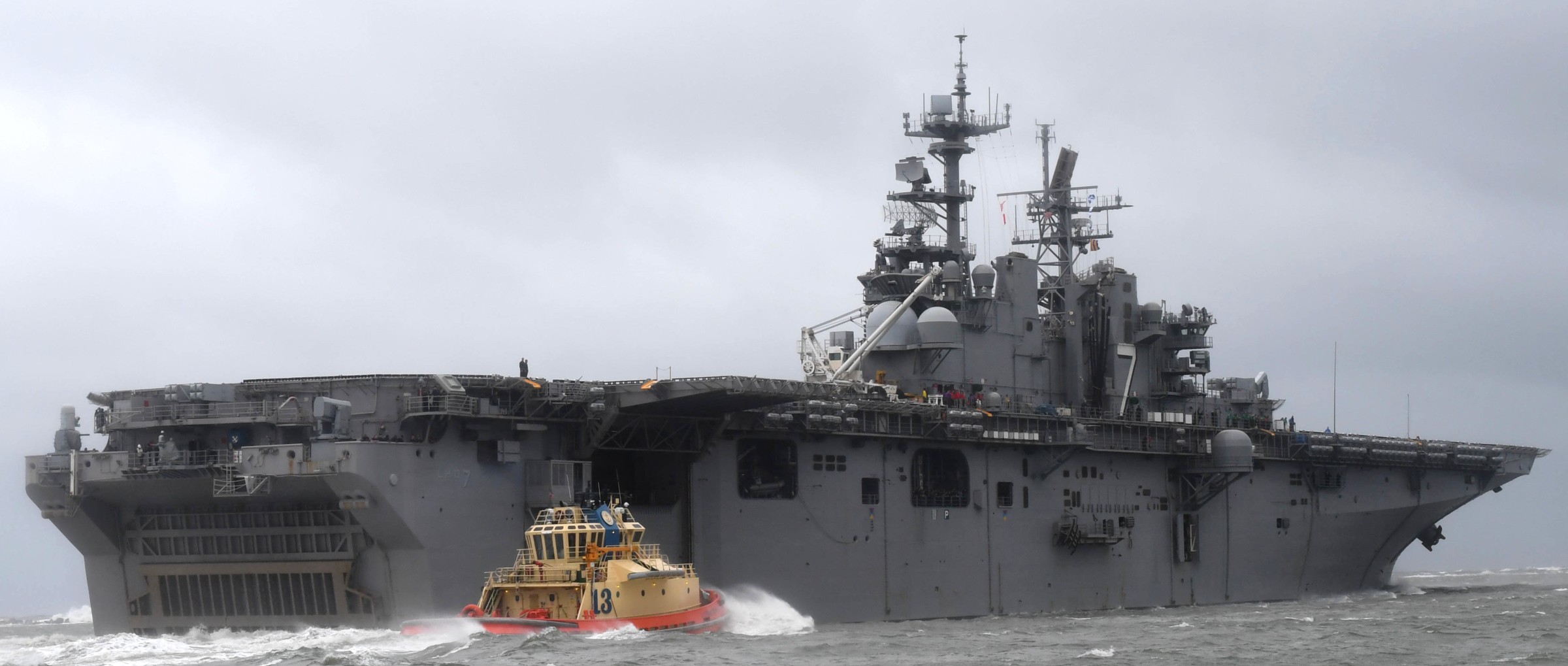 lhd-7 uss iwo jima wasp class amphibious assault ship dock landing helicopter us navy mayport hurricane matthew 131