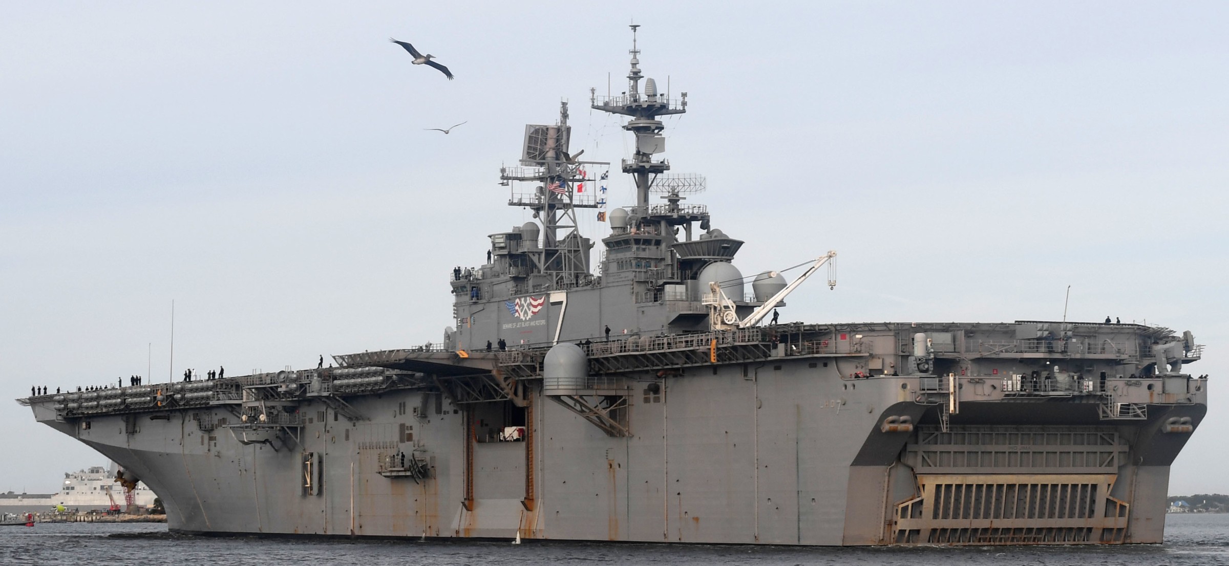 lhd-7 uss iwo jima wasp class amphibious assault ship dock landing helicopter us navy mayport florida 136