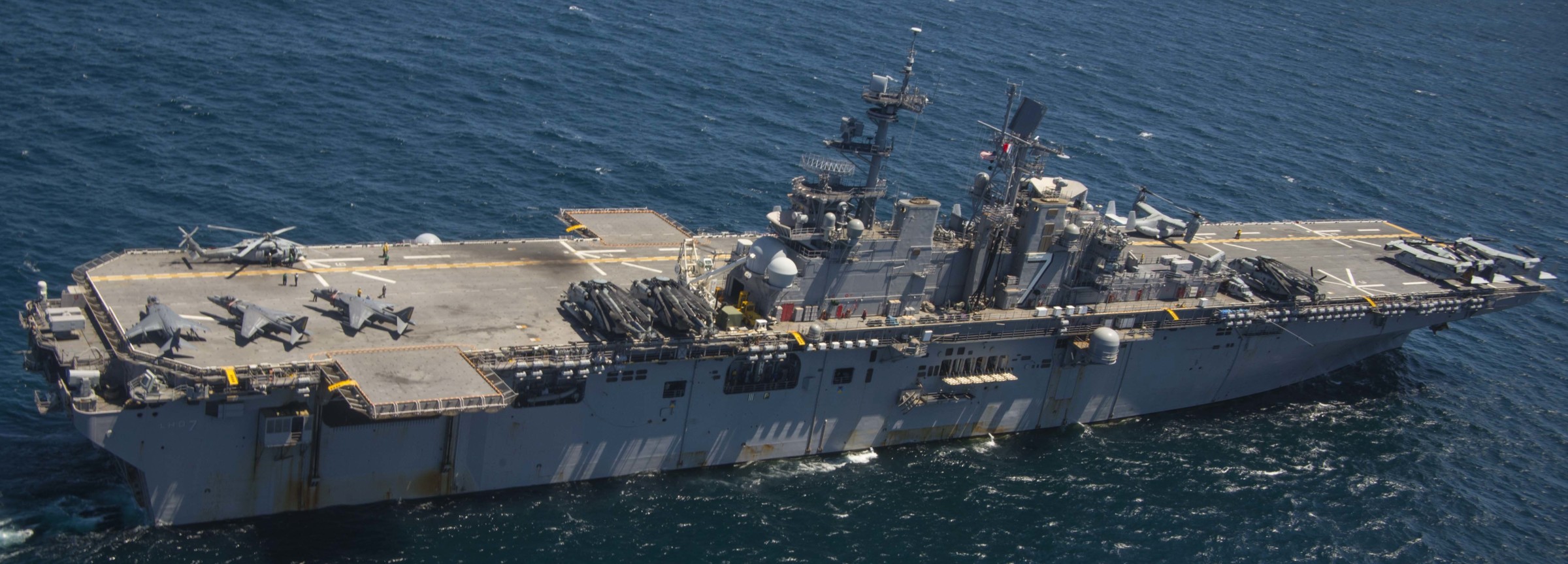 lhd-7 uss iwo jima wasp class amphibious assault ship dock landing helicopter us navy marines vmm-162 145