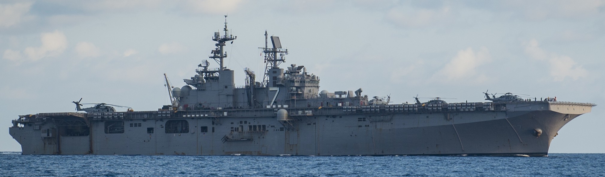 lhd-7 uss iwo jima wasp class amphibious assault ship dock landing helicopter us navy 148