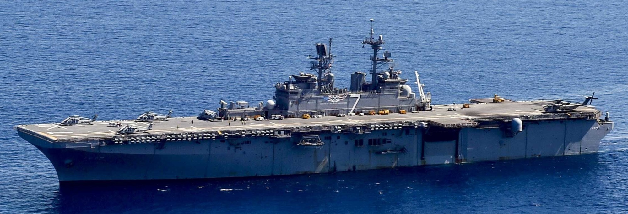 lhd-7 uss iwo jima wasp class amphibious assault ship dock landing helicopter us navy hurricane irma florida 149