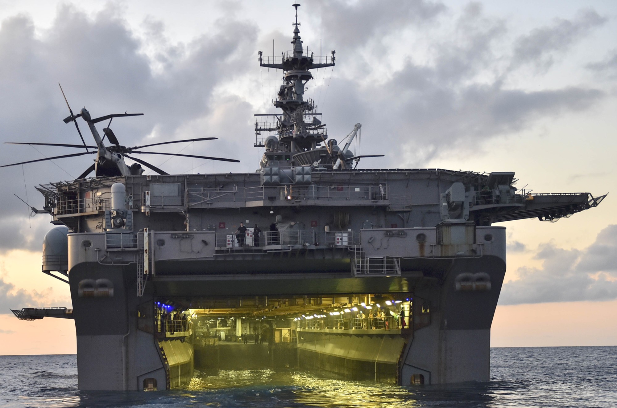 lhd-7 uss iwo jima wasp class amphibious assault ship dock landing helicopter us navy hurricane irma florida 150