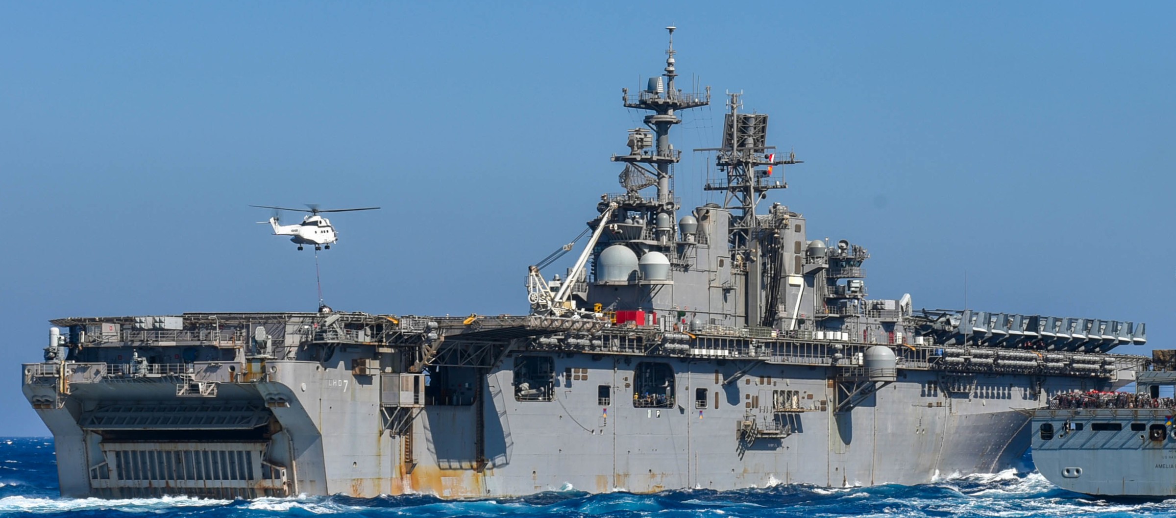 lhd-7 uss iwo jima wasp class amphibious assault ship dock landing helicopter us navy marines vmm-162 5th fleet aor 171