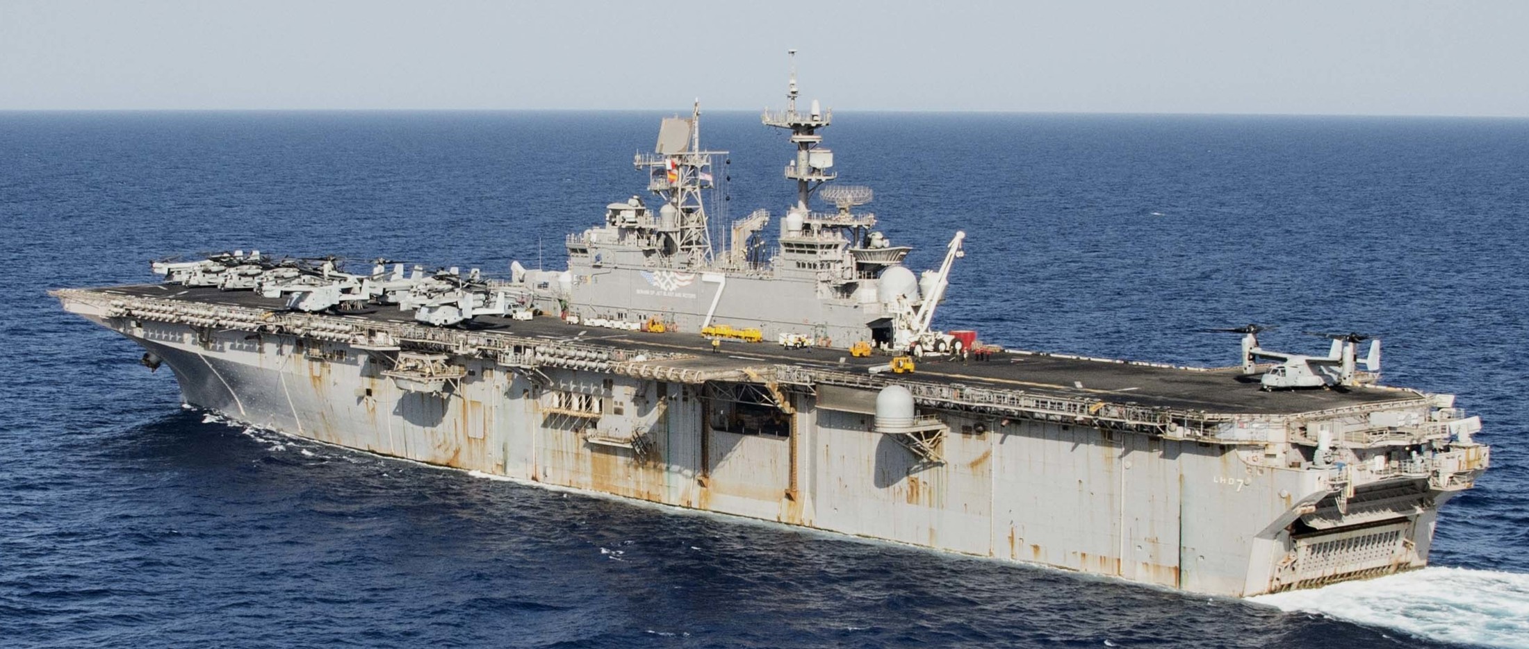 lhd-7 uss iwo jima wasp class amphibious assault ship dock landing helicopter us navy marines vmm-162 2018 174
