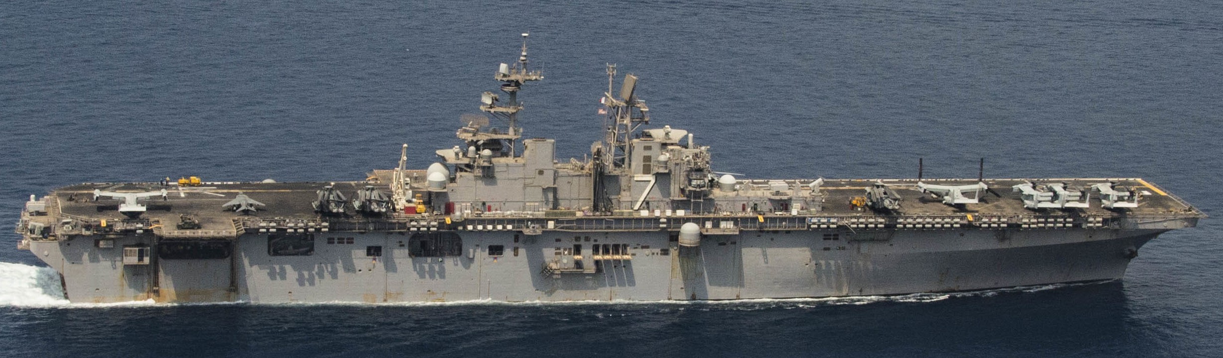 lhd-7 uss iwo jima wasp class amphibious assault ship dock landing helicopter us navy marines vmm-162 177