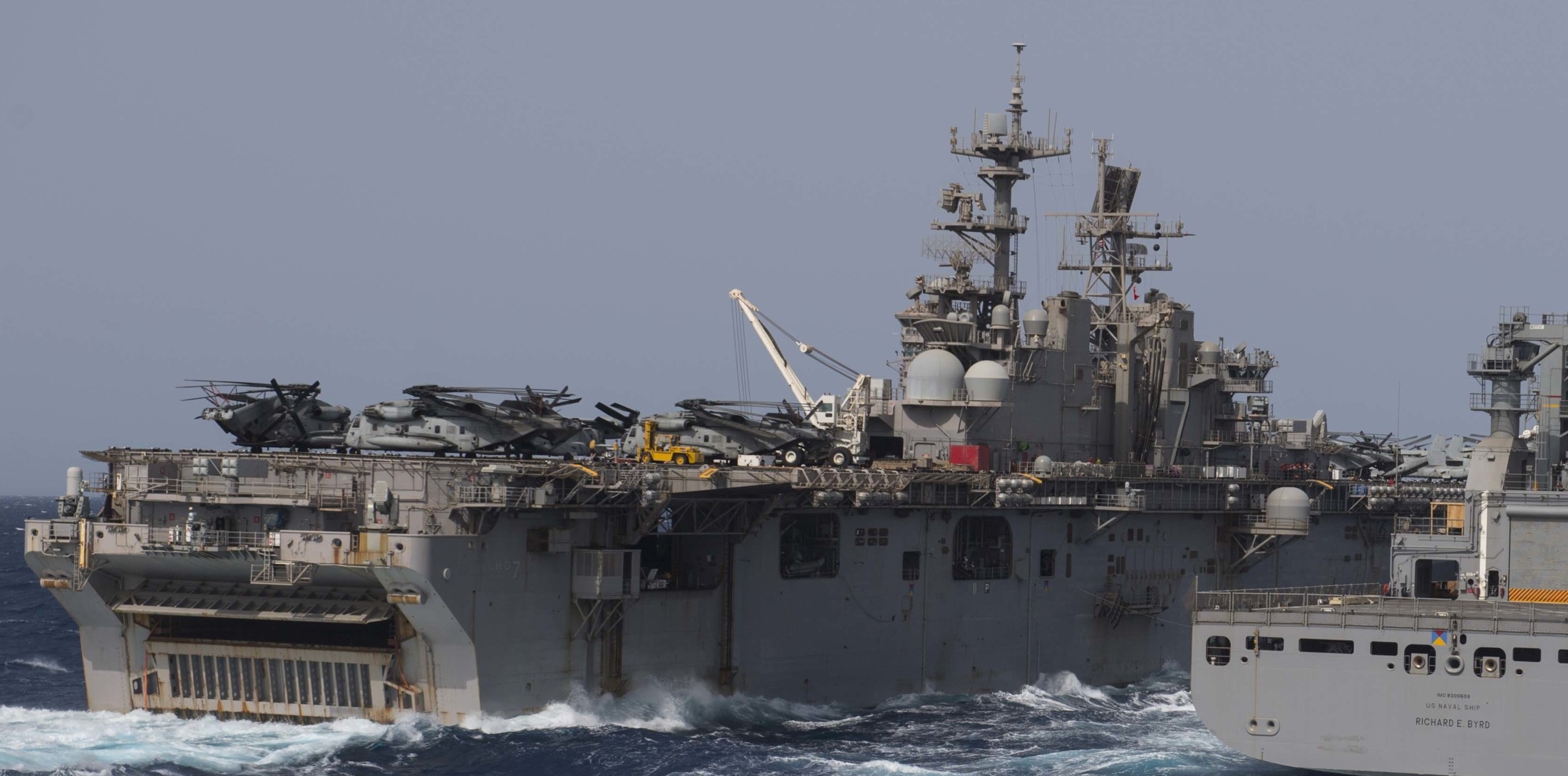 lhd-7 uss iwo jima wasp class amphibious assault ship dock landing helicopter us navy marines vmm-162 5th fleet aor 179