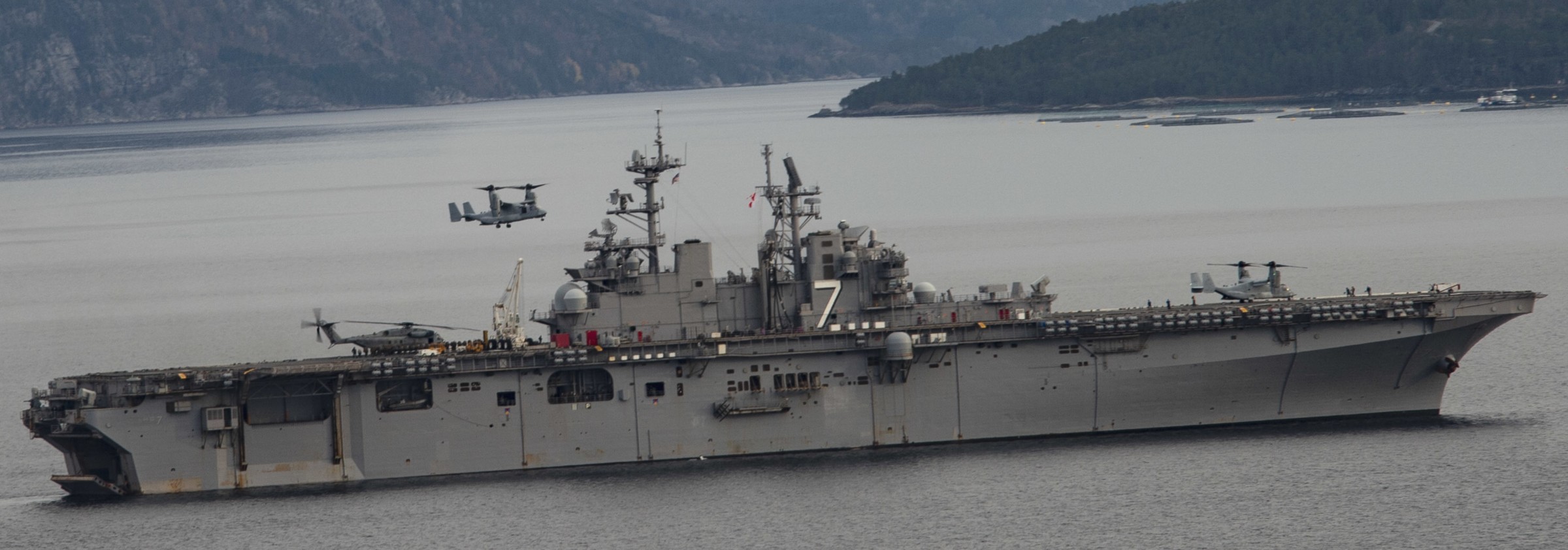 lhd-7 uss iwo jima wasp class amphibious assault ship dock landing helicopter us navy marines vmm-365 exercise trident juncture norway 183