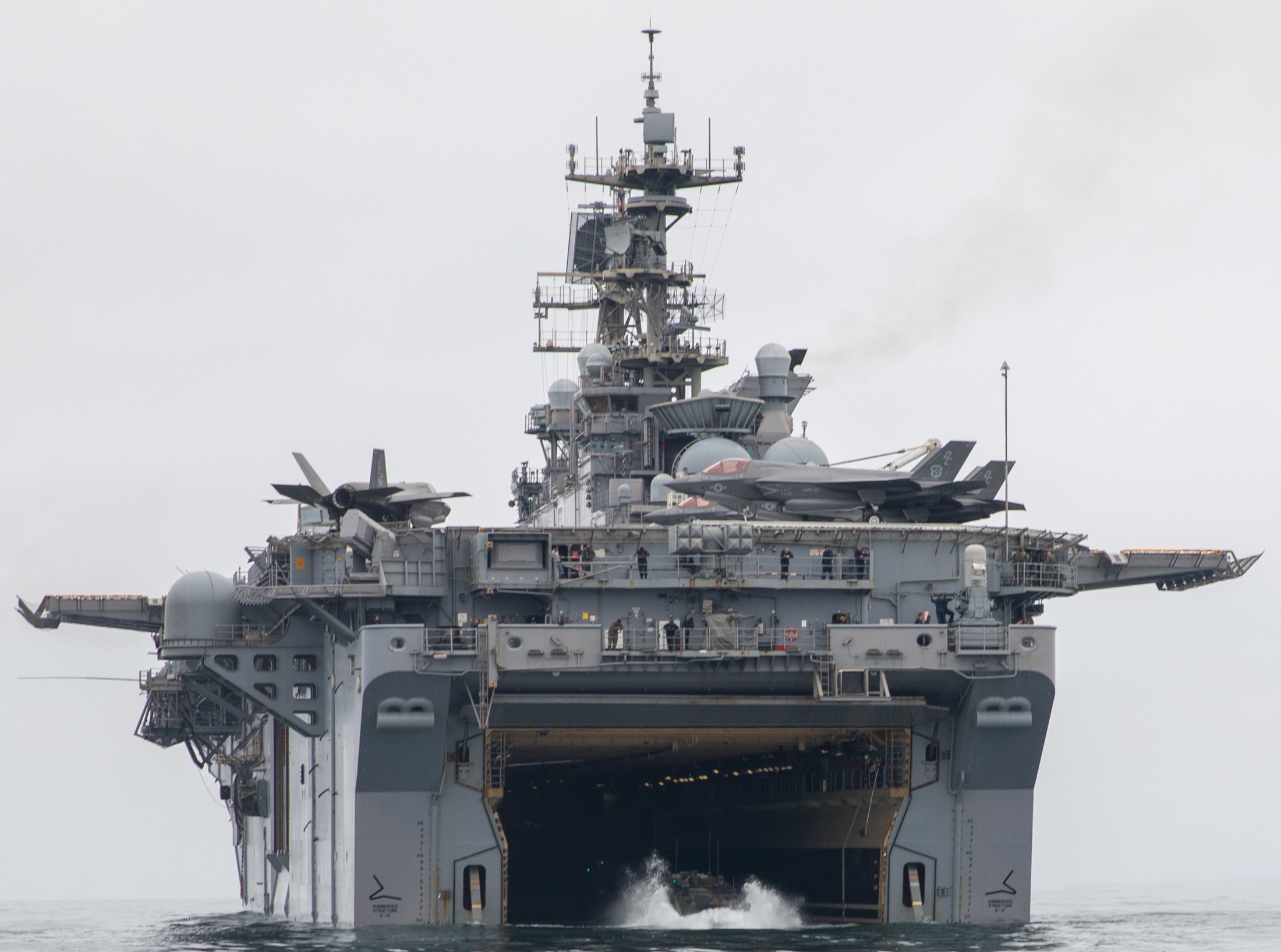 lhd-8 uss makin island amphibious assault ship landing helicopter dock us navy 163